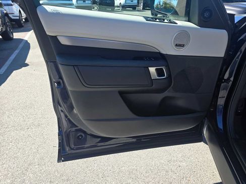 Used 2023 Land Rover Discovery S R-Dynamic image 24