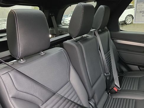 New 2026 Land Rover Discovery Limited Edition AWD/4WD image 18