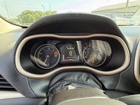 Used 2018 Jeep Cherokee Latitude w/ Altitude Package image 14