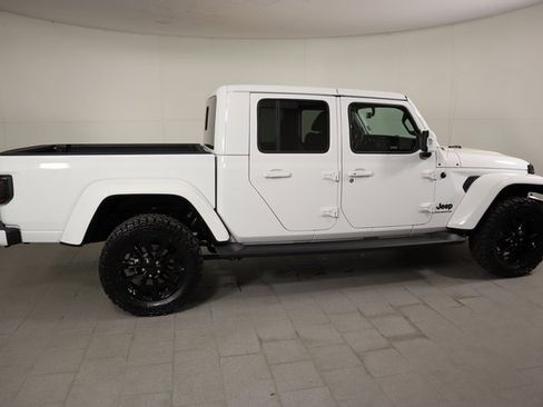 Used 2023 Jeep Gladiator Overland image 4