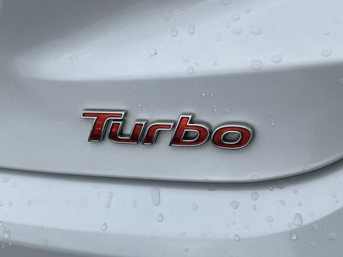 Used 2016 Hyundai Veloster Turbo FWD image 9