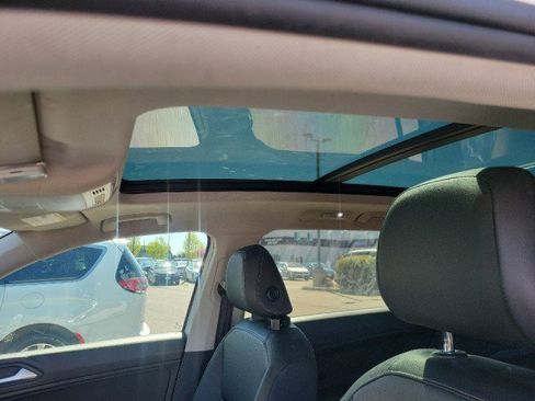 Used 2020 Volkswagen Tiguan SE w/ Panoramic Sunroof Package AWD/4WD image 4