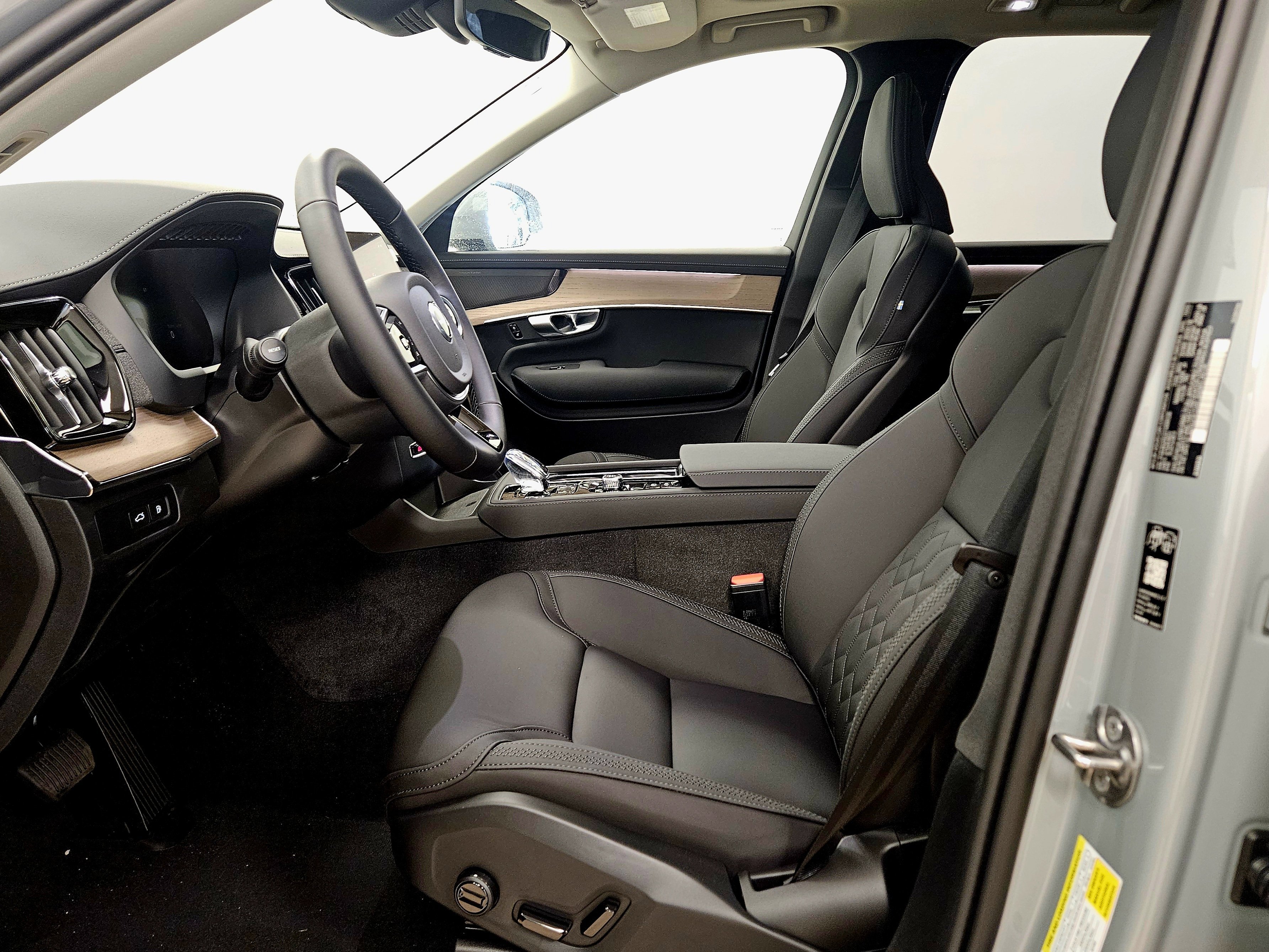 New 2026 Volvo XC90 T8 Plus w/ Protection Package Premier AWD/4WD image 10