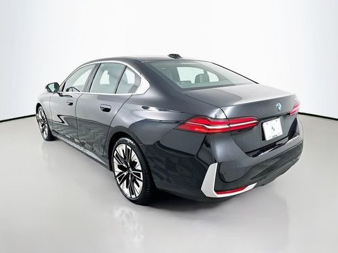 Used 2025 BMW 530i w/ Premium Package image 7