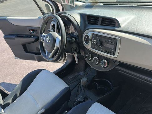 Used 2012 Toyota Yaris LE FWD image 10