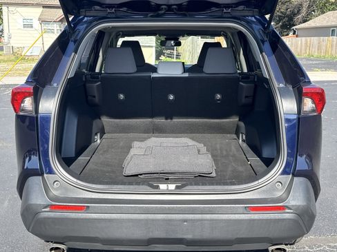 Used 2019 Toyota RAV4 XLE image 6