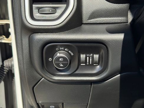 Used 2020 RAM 2500 Big Horn w/ Level 1 Equipment Group AWD/4WD image 19