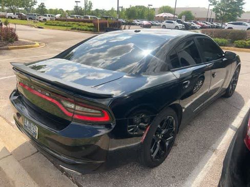 Used 2019 Dodge Charger SXT w/ Blacktop Package RWD image 8