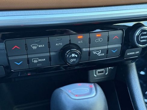 Used 2024 Jeep Compass Limited image 27