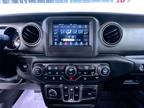 Used 2018 Jeep Wrangler Unlimited Sport S AWD/4WD image 27
