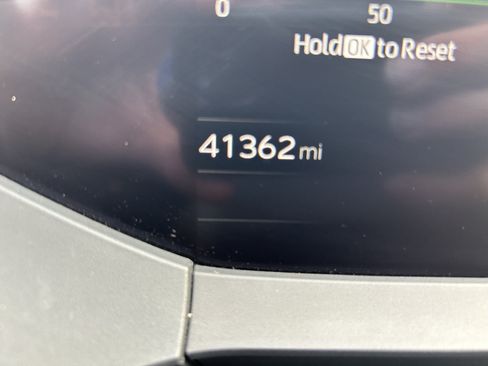 Used 2024 Toyota Prius LE FWD image 23
