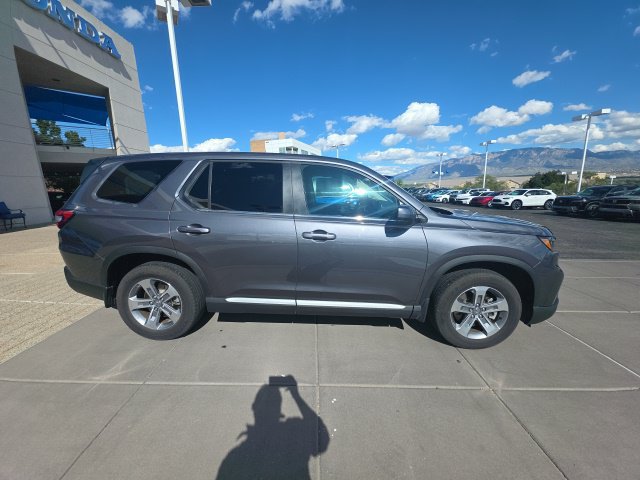 Used 2025 Honda Pilot EX-L image 3