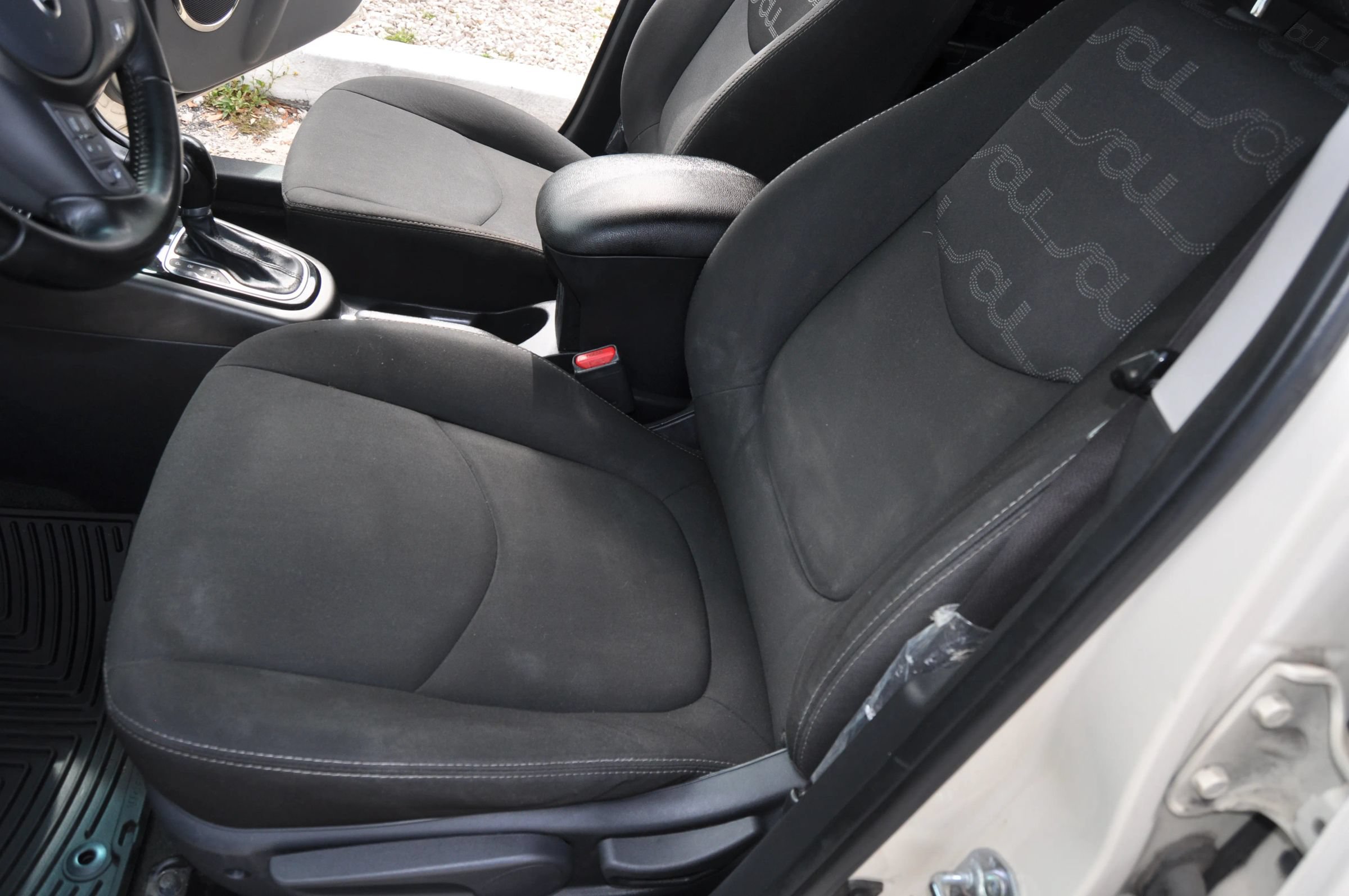 Used 2013 Kia Soul + FWD image 21