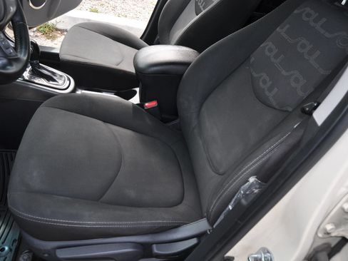 Used 2013 Kia Soul + FWD image 21