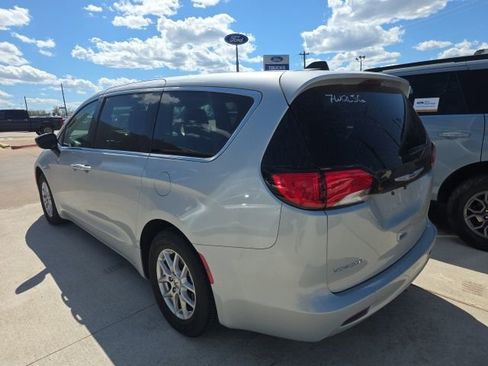 Used 2024 Chrysler Voyager LX image 4