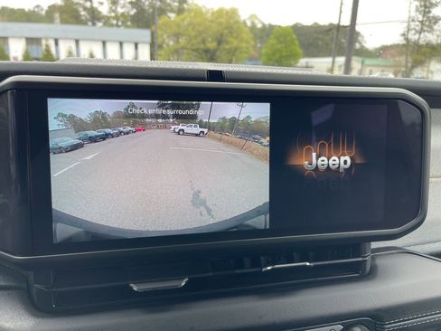 Certified 2025 Jeep Wrangler Unlimited Sahara w/ Safety Group AWD/4WD image 11