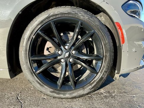 Used 2017 Dodge Charger SE w/ Power Sunroof Group image 18