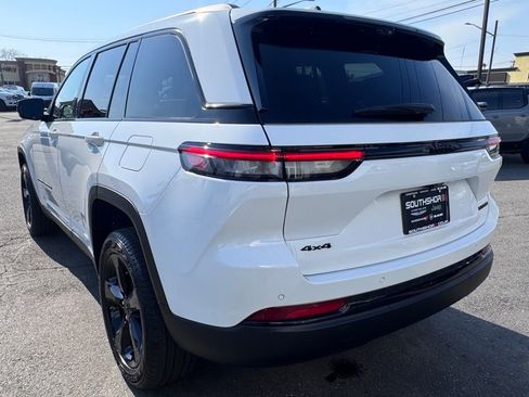 Used 2025 Jeep Grand Cherokee Limited w/ Luxury Tech Group II image 5