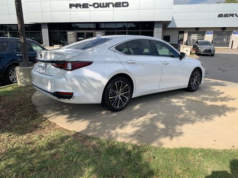Used 2025 Lexus ES 300h w/ Premium Package FWD image 10