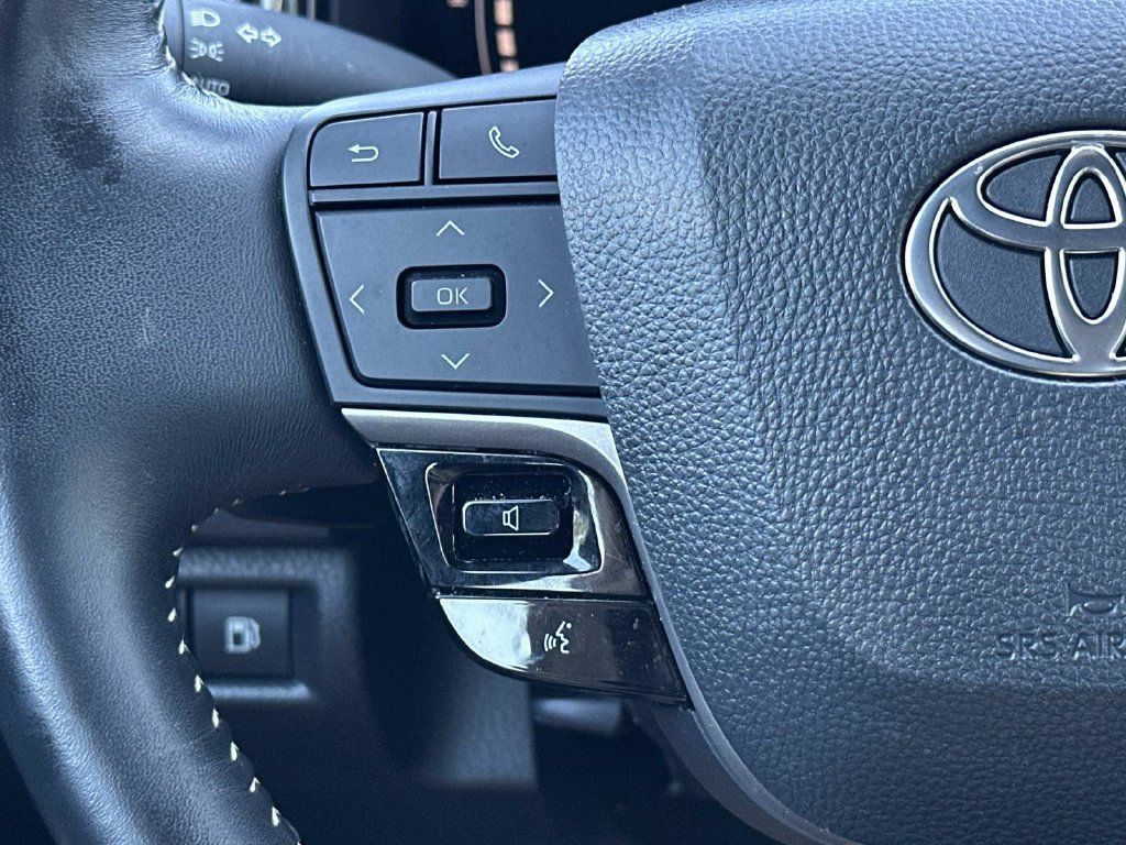 Used 2025 Toyota Camry SE FWD image 27