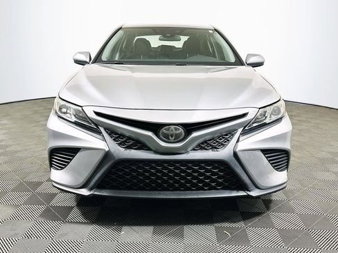 Certified 2018 Toyota Camry SE image 3