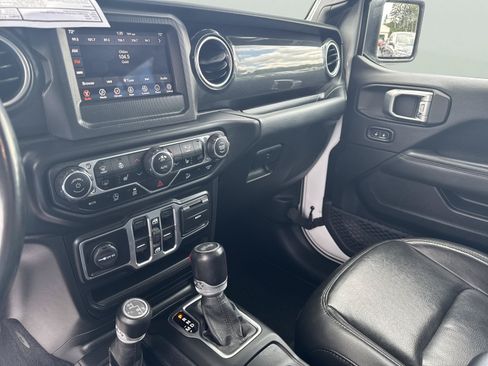 Used 2020 Jeep Wrangler Unlimited Sahara AWD/4WD image 19