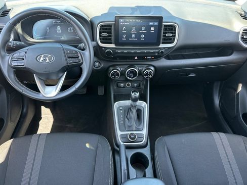 Used 2025 Hyundai Venue SEL FWD image 17