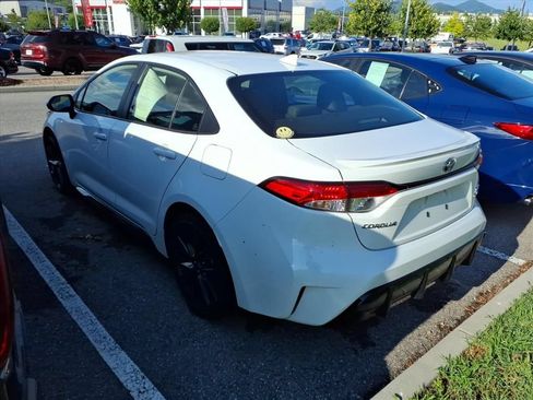 Certified 2025 Toyota Corolla SE FWD image 3