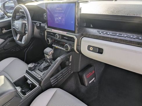 Used 2025 Toyota Tacoma Limited image 33