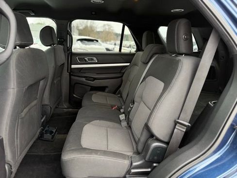 Used 2017 Ford Explorer XLT image 8