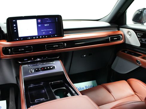 Used 2025 Lincoln Aviator Reserve w/ Luxury Package image 20