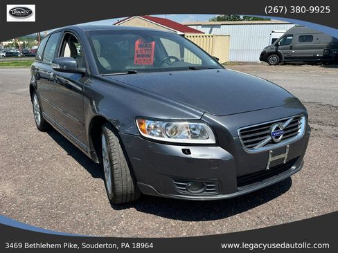 Used 2011 Volvo V50 T5 w/ Preferred Pkg FWD image 2