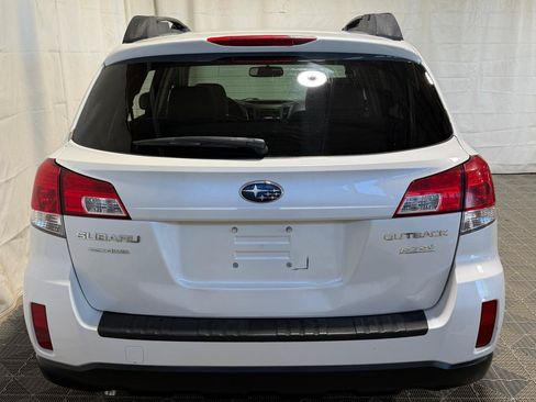 Used 2013 Subaru Outback 2.5i Premium w/ All-Weather Pkg AWD/4WD image 8