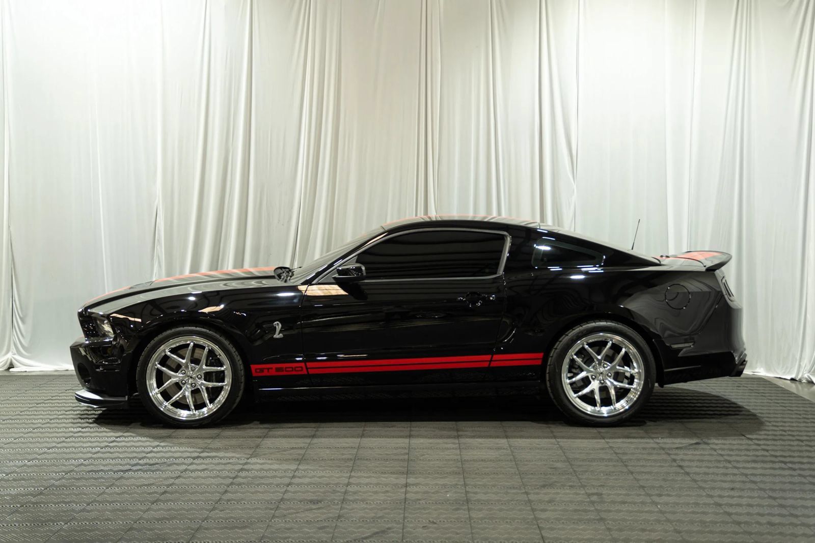 Used 2013 Ford Mustang Shelby GT500 w/ Electronics Pkg RWD image 4