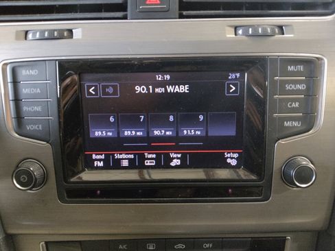 Used 2015 Volkswagen Golf S image 25