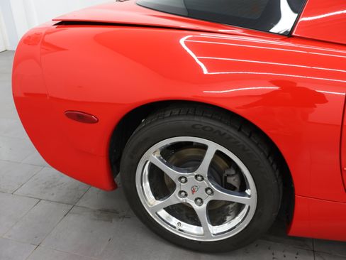 Used 2004 Chevrolet Corvette Coupe w/ Preferred Equipment Group RWD image 21