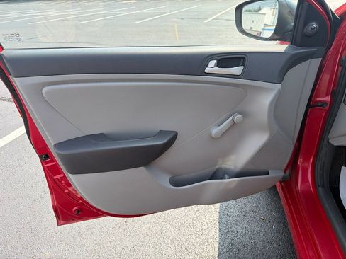 Used 2012 Hyundai Accent GLS FWD image 17