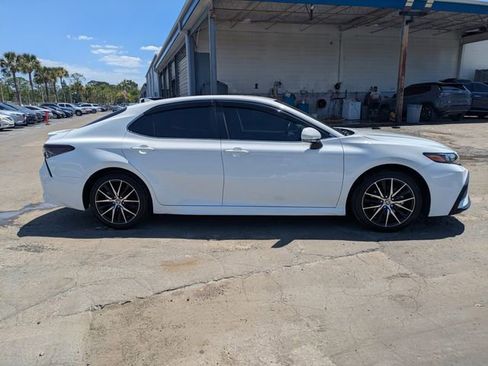 Used 2024 Toyota Camry SE image 2