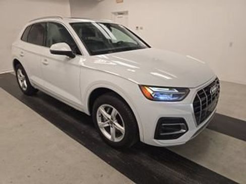 Used 2023 Audi Q5 2.0T Premium w/ Convenience Package AWD/4WD image 3