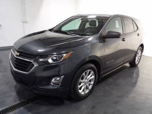 Used 2019 Chevrolet Equinox LS w/ LS Convenience Package FWD image 3