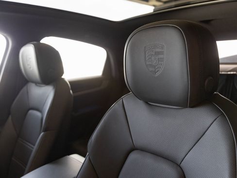 Certified 2026 Porsche Cayenne Coupe image 24