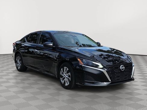 Certified 2024 Nissan Altima 2.5 S FWD image 2