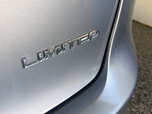 Used 2020 Chrysler Pacifica Limited FWD image 34