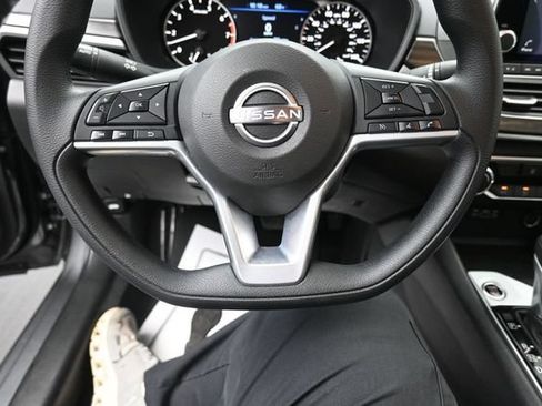 Used 2025 Nissan Altima 2.5 SV AWD/4WD image 18