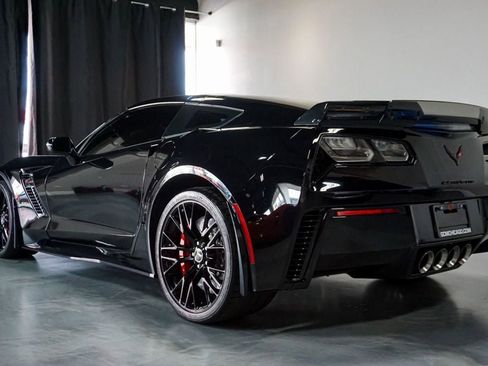 Used 2015 Chevrolet Corvette Z06 w/ 3LZ Preferred Equipment Group RWD image 7