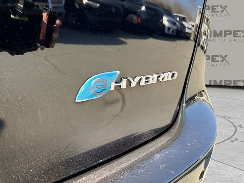 Used 2024 Chrysler Pacifica Select image 33