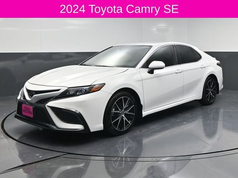 Used 2024 Toyota Camry SE FWD image 2