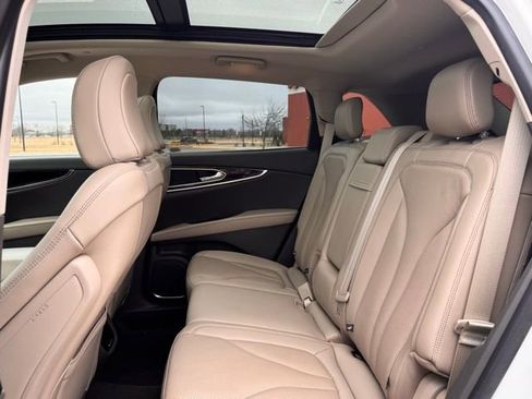 Used 2023 Lincoln Nautilus Reserve image 29