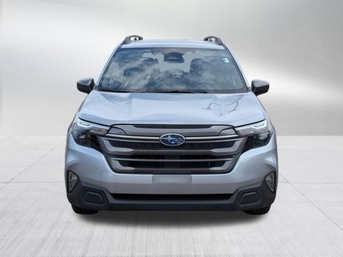 Used 2025 Subaru Forester Premium AWD/4WD image 2