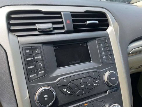 Used 2016 Ford Fusion SE FWD image 29